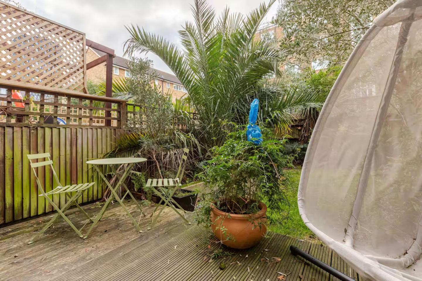 Charming 2-Bed Garden Flat Apartment Лондон Екстериор снимка